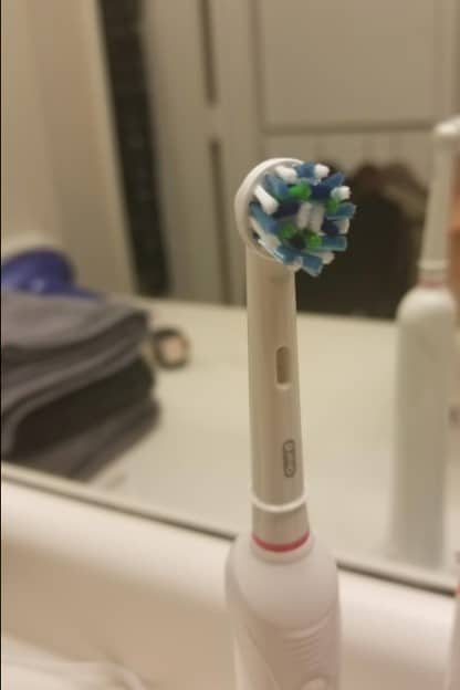 Oral B White Pro 1000 Power Rechargeable Toothbrush Review