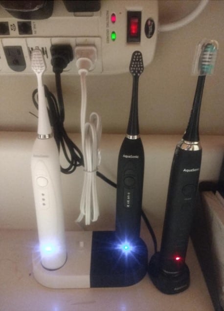 aquasonic electric toothbrush